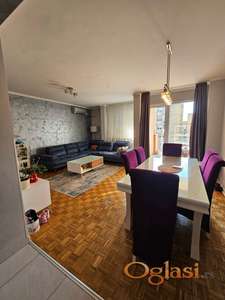 Prodaja-Bulevar Cara Lazara- Trosoban stan